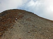 77 Dal colletto alla cima si sale di corsa !